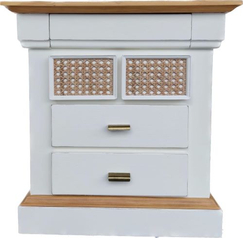 mesilla pintada con pintura a la tiza y ratan