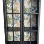 Muebles 9 mueble negro restaurado con papel pintado